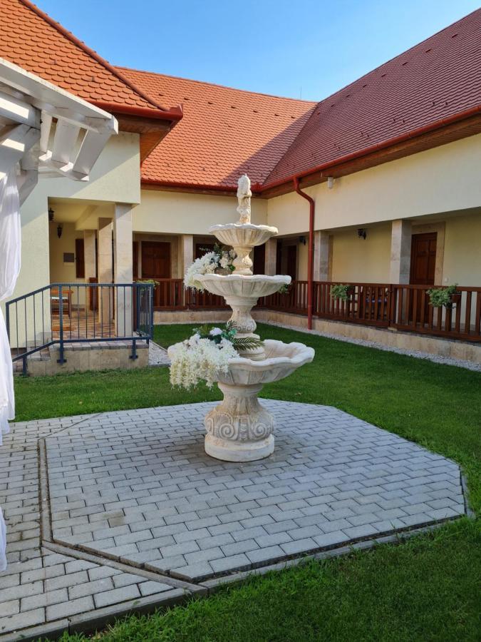 Szabolcs Toroes Panzio B&B 외부 사진